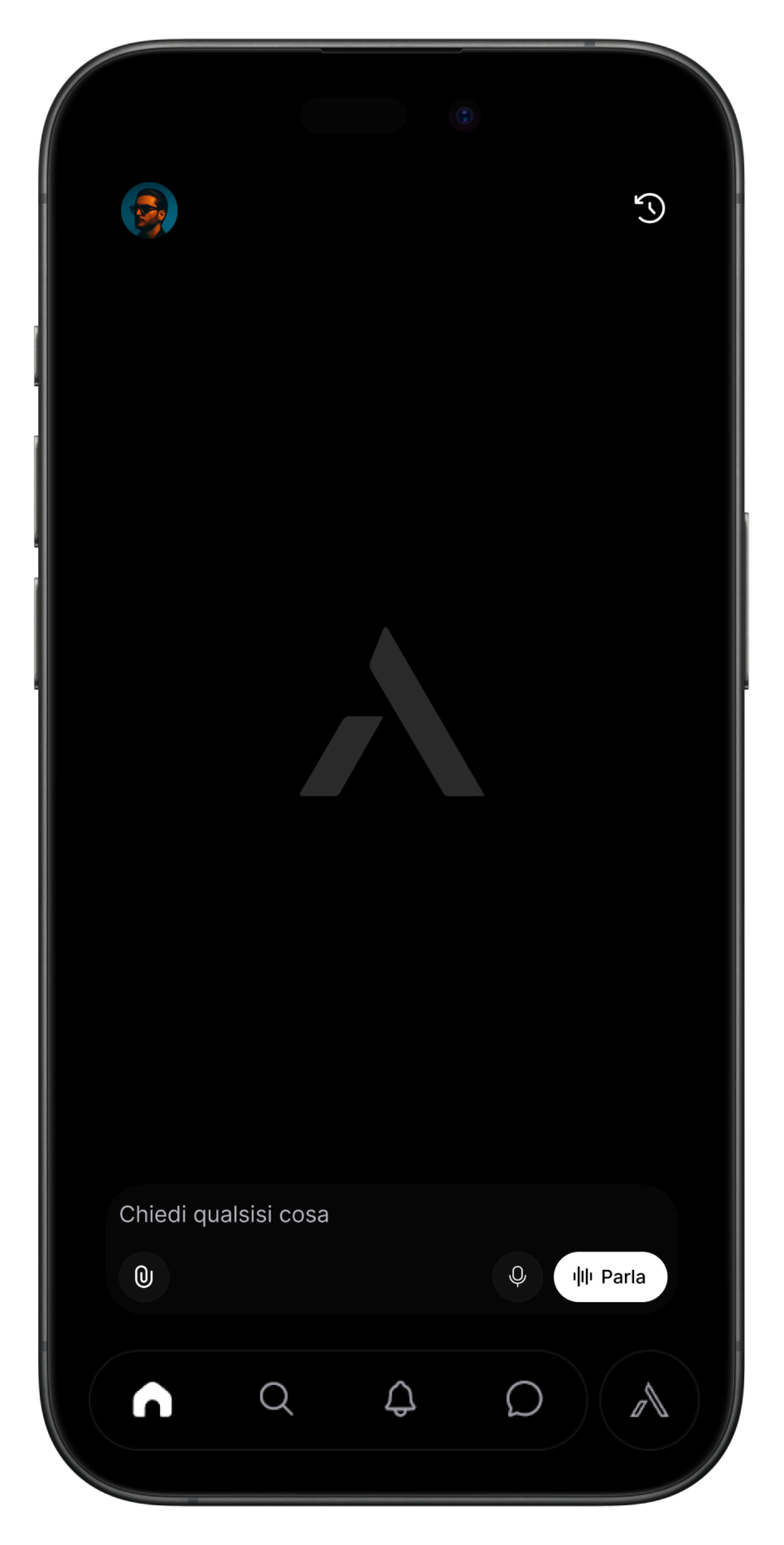 Assistente AI Anonymate V4 su smartphone